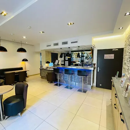 Central Hotel 3*