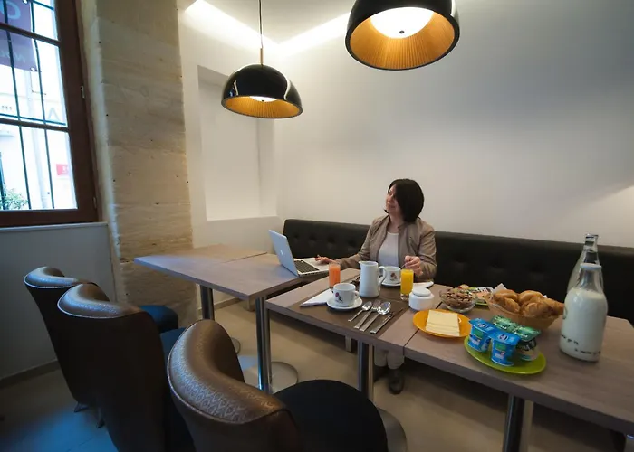 ホテル Central Hotel ニーム