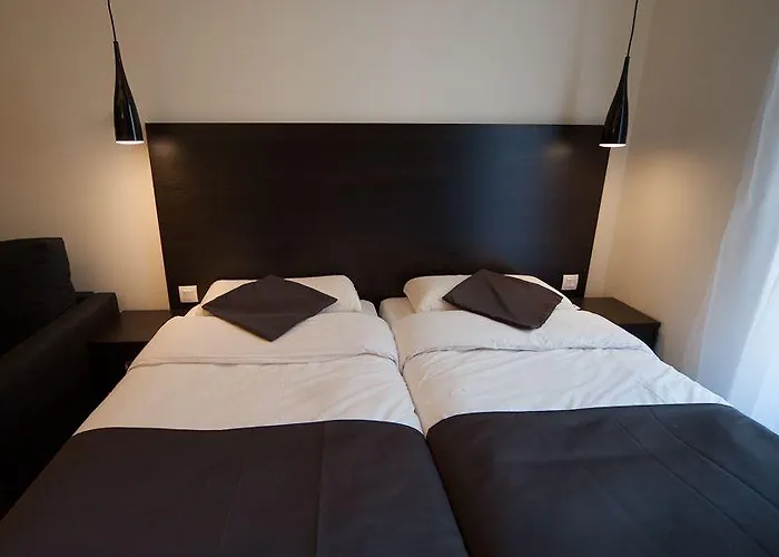 Central Hotel ホテル ニーム