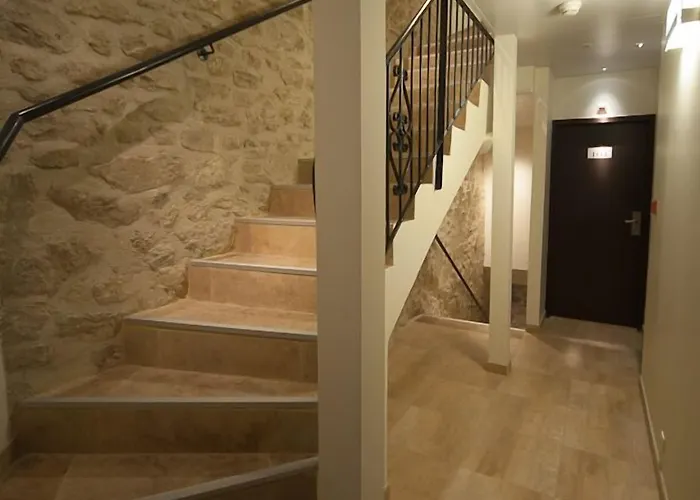 Central Hotel ニーム