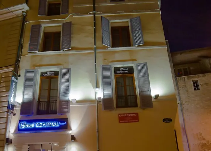 Central Hotel ニーム