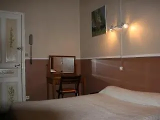 Central Hotel 3* ニーム