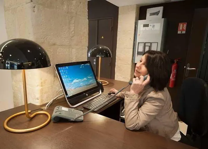 Central Hotel 3* ニーム