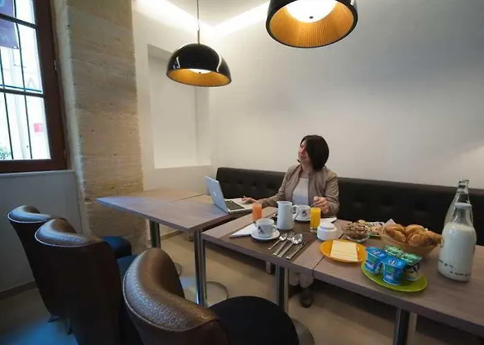 ホテル Central Hotel