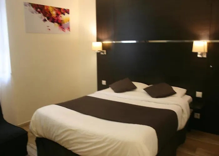 Central Hotel ホテル ニーム