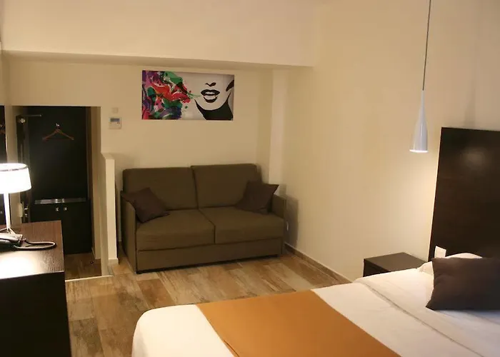 Central Hotel 3* ニーム